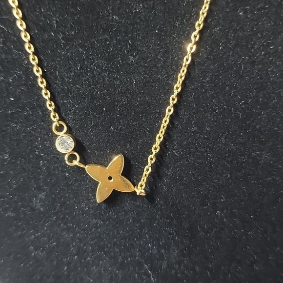 Louis Vuitton Star necklace ✨️ - Picture 2 of 9